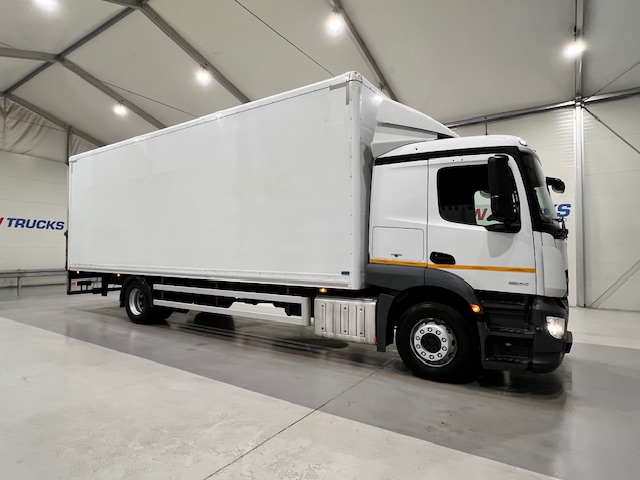 Mercedes Actros 1824 4×2 Sleeper Cab Box Van
