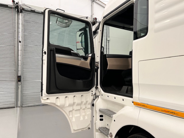 MAN TGX 26.500 6×2 Midlift Tractor Unit