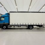 Mercedes Actros 1830 Sleeper Curtainsider Box Van - thumbnail
