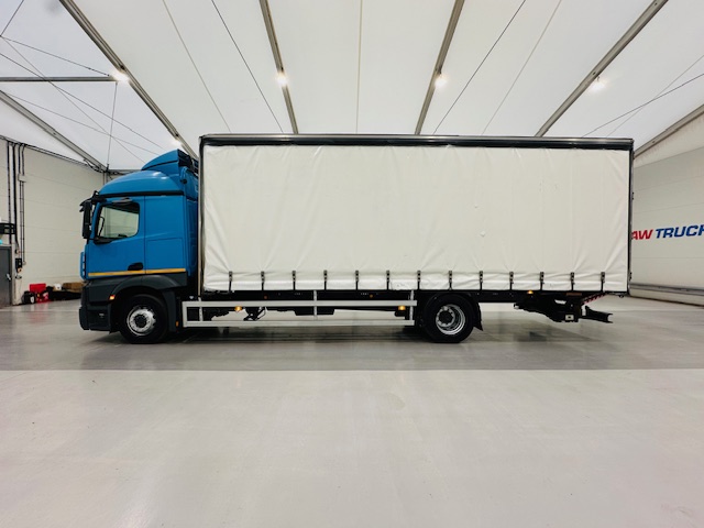 Mercedes Actros 1830 Sleeper Curtainsider Box Van