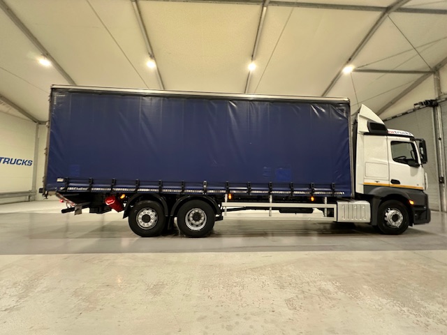 Mercedes Actros 2530 6×2 Sleeper Cab Curtainsider