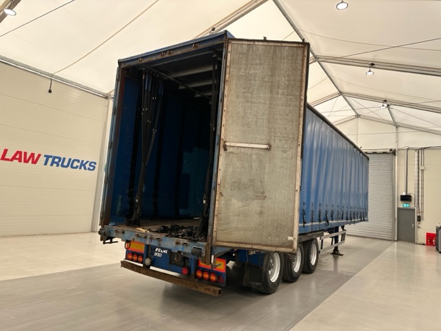 SDC Tri Axle Curtainsider Trailer
