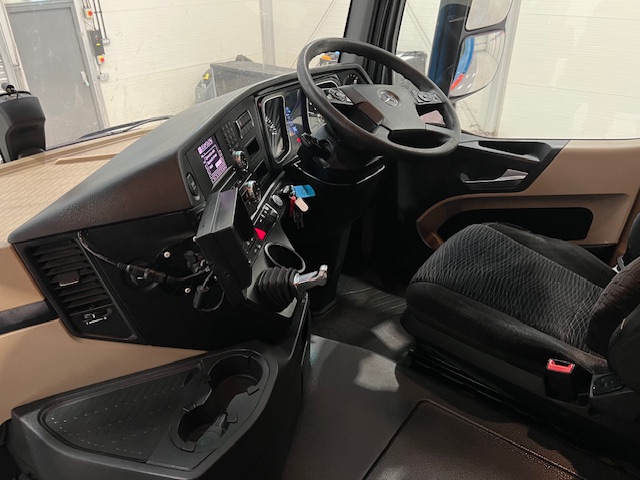 Mercedes Actros 2530 6×2 Sleeper Cab Curtainsider