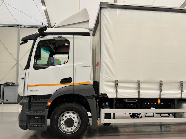 Mercedes Actros 1824 Day Cab Curtainsider
