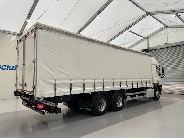 DAF CF 330 6×2 10 Tyre Sleeper Cab Curtainsider