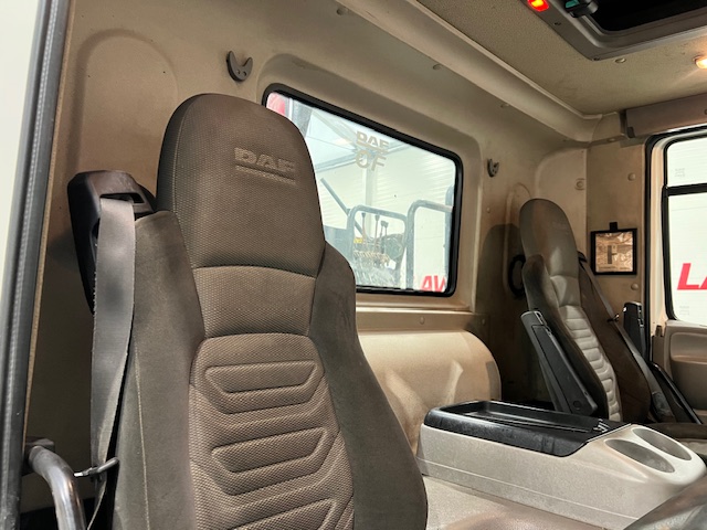 DAF CF85 410 8×4 Day Cab Steel Tipper Grab