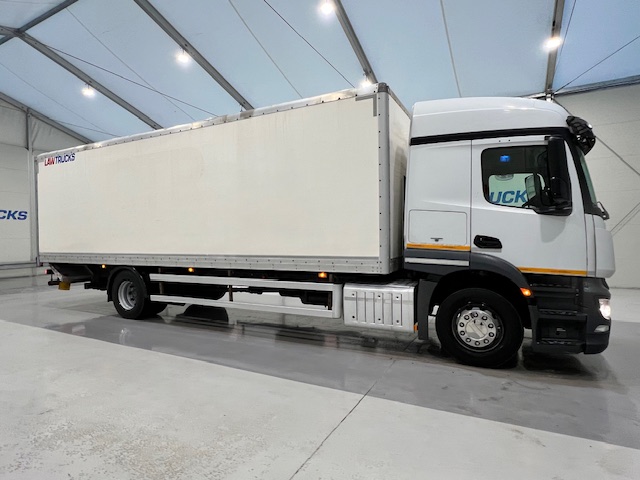 Mercedes Actros 1824 4×2 Sleeper Cab Box Van