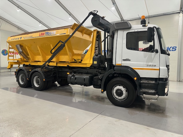 Mercedes Axor 2628 6×4 Day Cab Hookloader Gritter