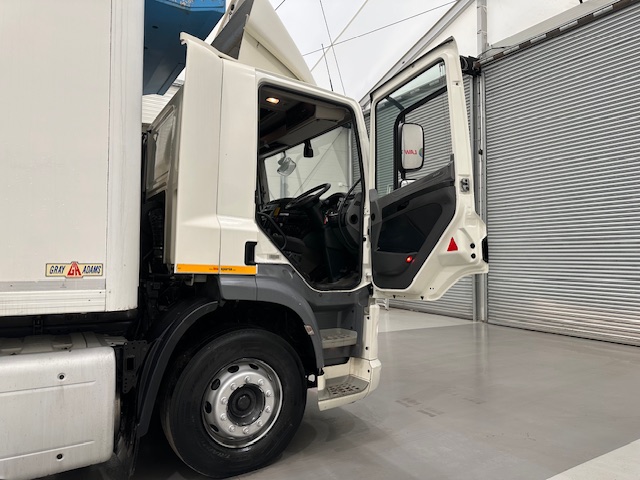 DAF CF 290 6×2 Rear Steer Fridge Box