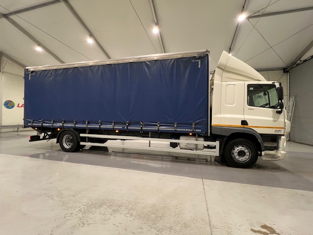 DAF CF 250 4×2 Sleeper Cab Curtainsider