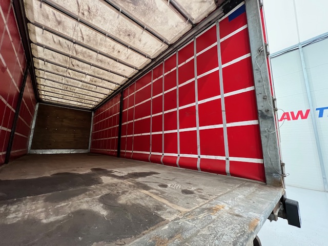 Mercedes Actros 1824 4×2 Sleeper Cab Curtainsider