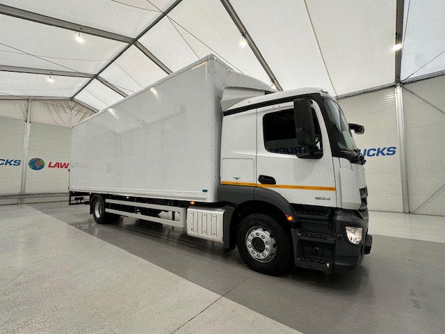 Mercedes Actros 1824 4×2 Sleeper Cab Box Van