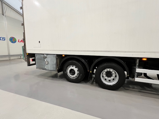 DAF CF 290 6×2 Rear Steer Fridge Box