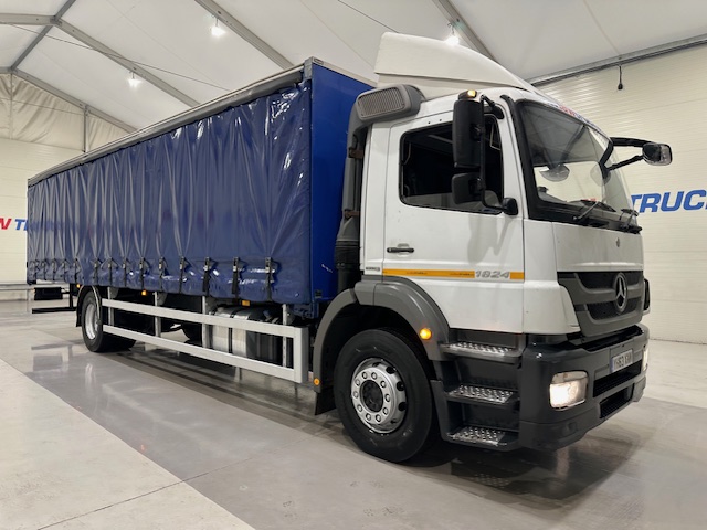 Mercedes 1824 4×2 Day Cab Curtainsider