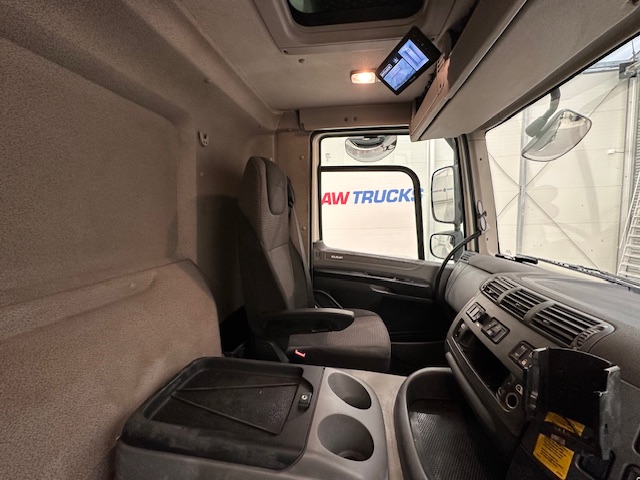 DAF  CF 290 6×2 Rear Steer Fridge Box
