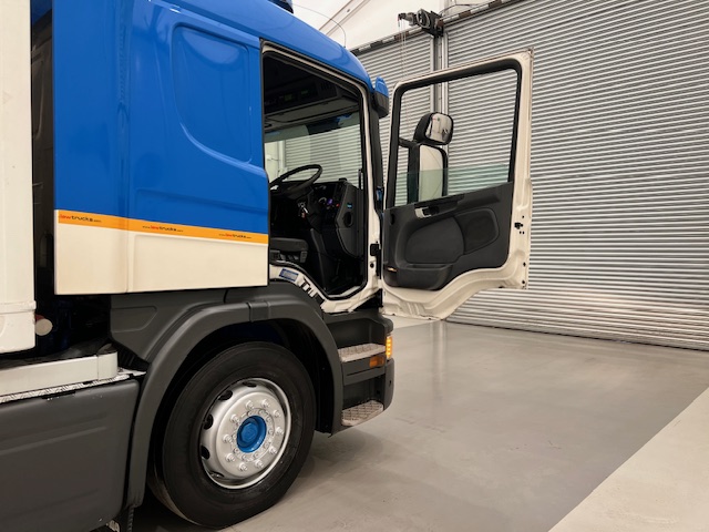 Scania P250 4×2 Sleeper Cab Fridge Box