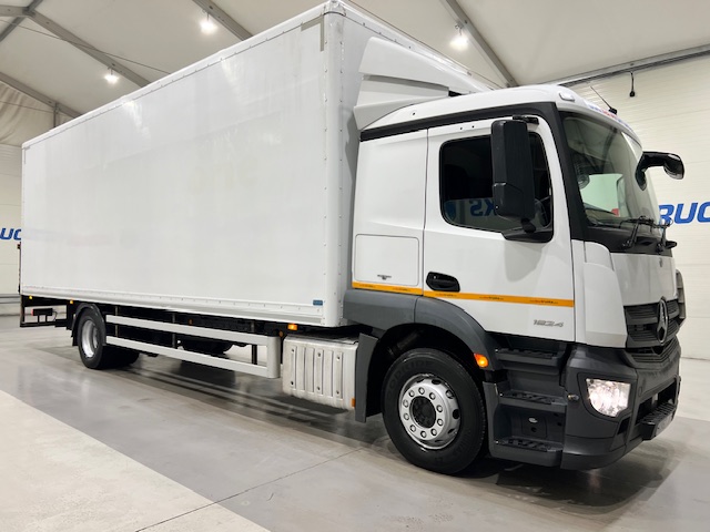 Mercedes Actros 1824 4×2 Sleeper Cab Box Van