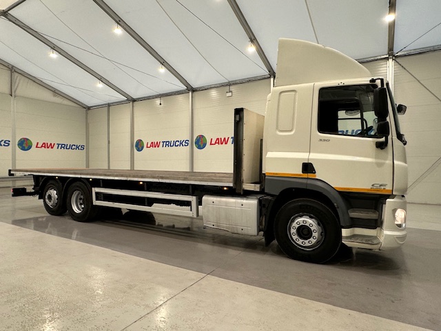 DAF CF 330 6×2 Rear Lift Sleeper Cab Flatbed