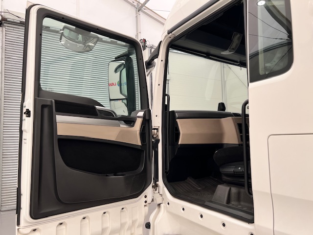 MAN TGX 26.500 6×2 Midlift Tractor Unit