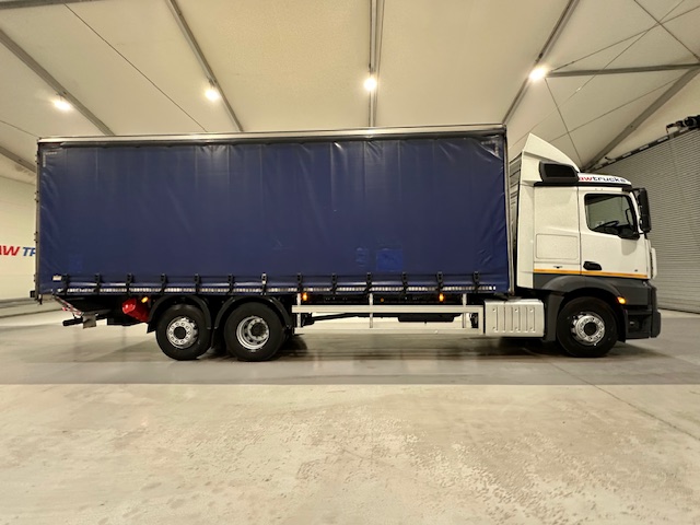 Mercedes Actros 2530 6×2 Sleeper Cab Curtainsider
