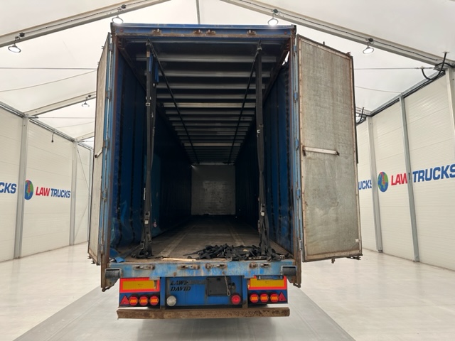 SDC Tri Axle Curtainsider Trailer