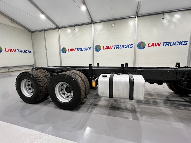 Volvo FM12 340 8×4 Day Cab Chassis Cab