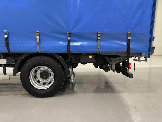 MAN TGM 18.250 4×2 Sleeper Cab Curtainsider