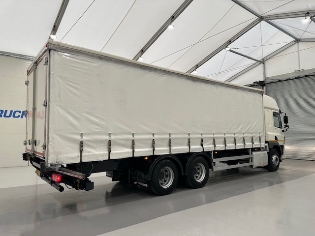 DAF CF 330 6×2 10 Tyre Sleeper Cab Curtainsider