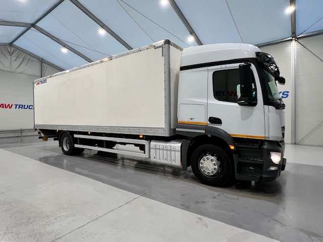 Mercedes Actros 1824 4×2 Sleeper Cab Box Van