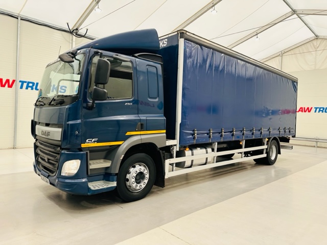 DAF CF 250 4×2 Sleeper Cab Curtainsider