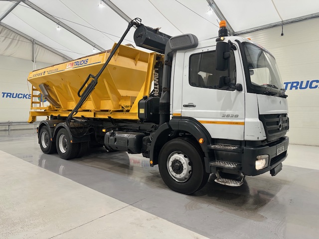Mercedes Axor 2628 6×4 Day Cab Hookloader Gritter