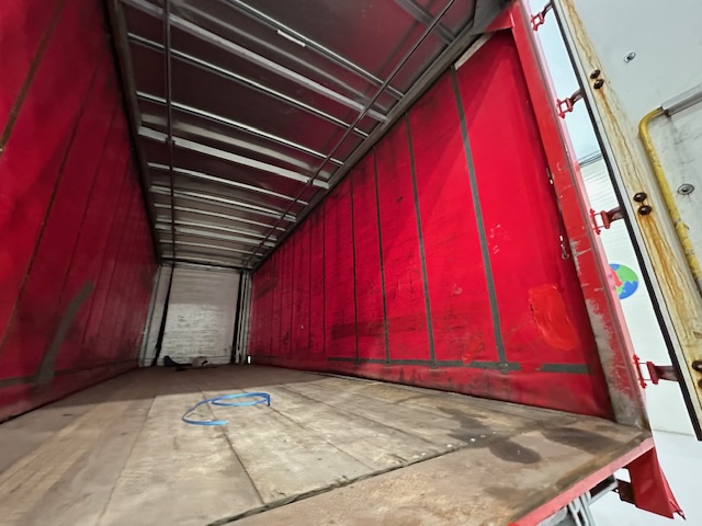 DAF CF 290 6×2 Rear Lift Sleeper Cab Curtainsider