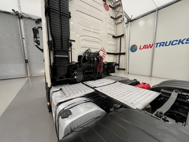 Volvo FH 500 6×2 Midlift Tractor Unit
