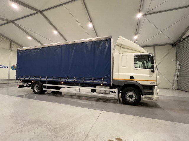 DAF CF 250 4×2 Sleeper Cab Curtainsider