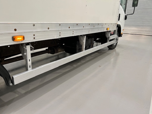 Isuzu N75.190 Day Cab Box Van
