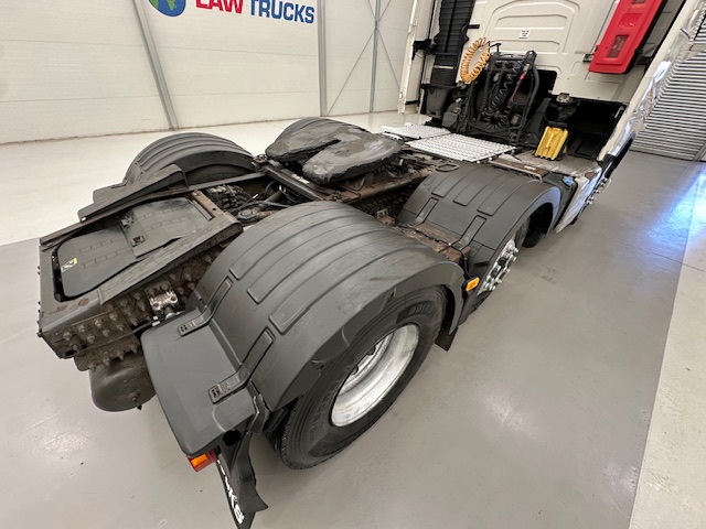 Volvo FH 460 6×2 Midlift Tractor Unit