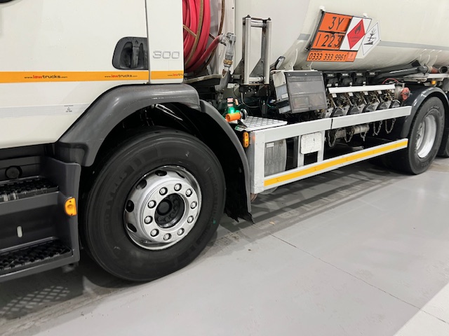 Volvo FE 300 6×2 20000 Litre Fuel Tanker