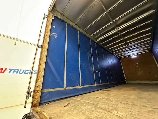 DAF CF 330 6×2 Rear Lift Sleeper Cab Curtainsider