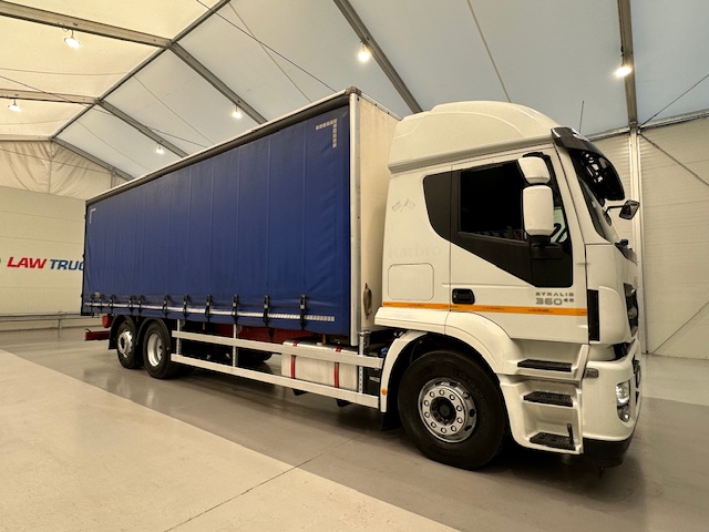Iveco Stralis 360 6×2 Rear Steer Curtainsider
