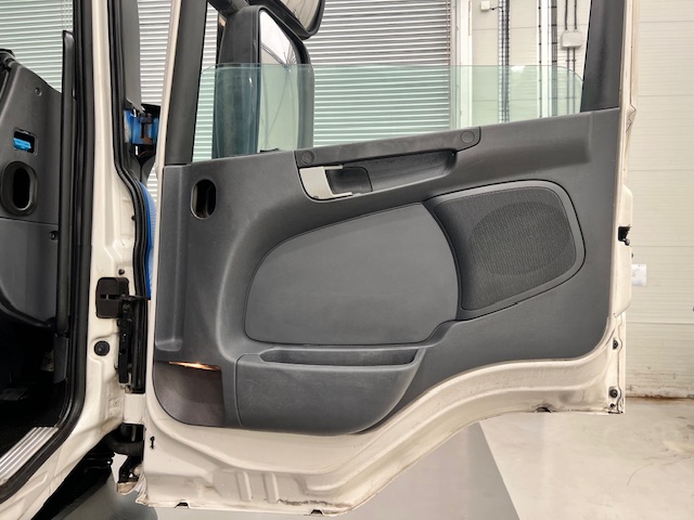 Scania P250 4×2 Sleeper Cab Fridge Box