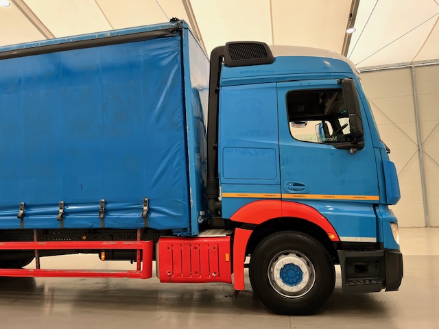 Mercedes Actros 2530 Rear Lift Sleeper Cab Curtainsider