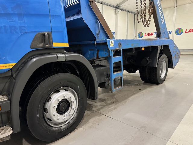 Scania P94 230 4×2 Day Cab Skip Loader