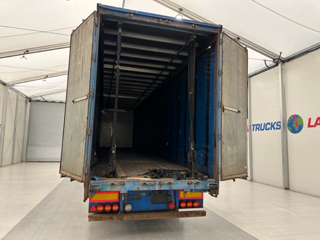 SDC Tri Axle Curtainsider Trailer