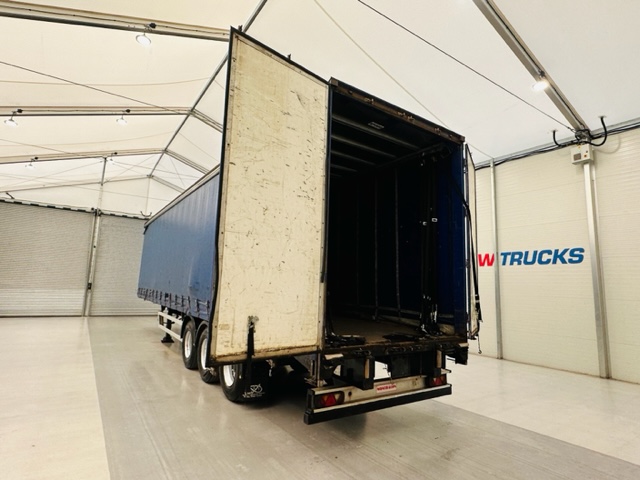 Montracon Tri Axle Curtainsider Trailer