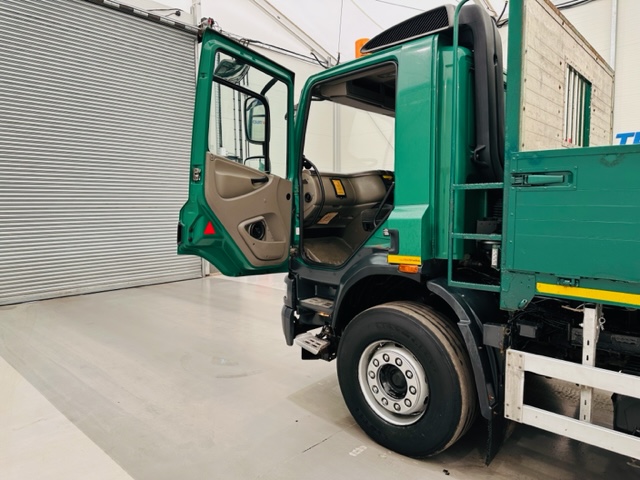 DAF CF75 310 Rear Lift Day Cab Dropside Brick Grab