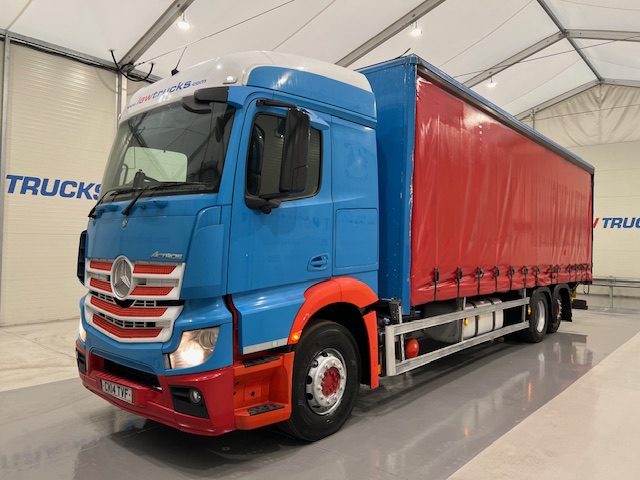 Mercedes Actros 2530 6×2 Sleeper Cab Curtainsider