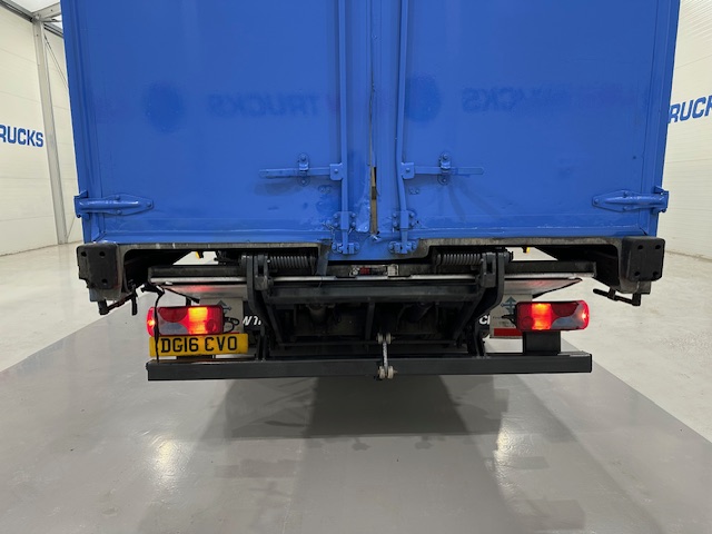 MAN TGM 18.250 4×2 Sleeper Cab Curtainsider