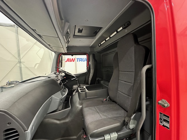 Mercedes Axor 2529 6×2 Rear Lift Day Cab Box Van