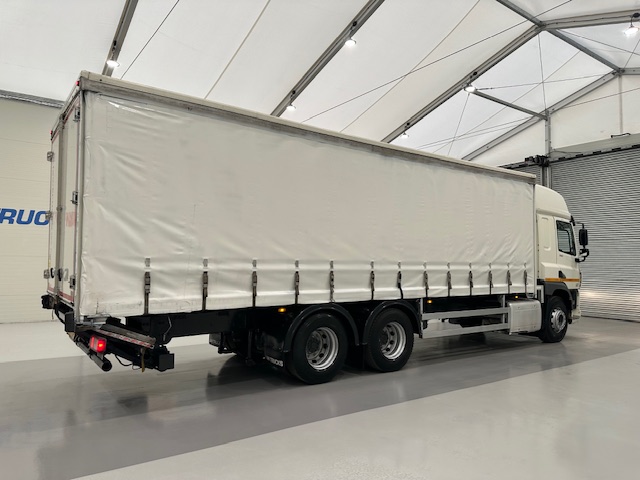 DAF CF 330 6×2 10 Tyre Sleeper Cab Curtainsider