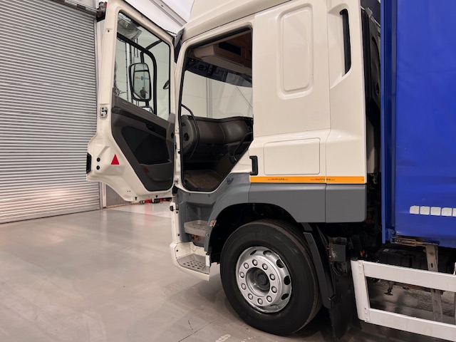 DAF CF 250 Sleeper Cab Curtainsider